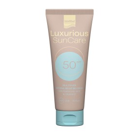 Intermed Luxurious Sun Care Silk Cover With Hyaluronic Acid SPF50 75ml – Αντηλιακή Κρέμα Προσώπου με Χρώμα